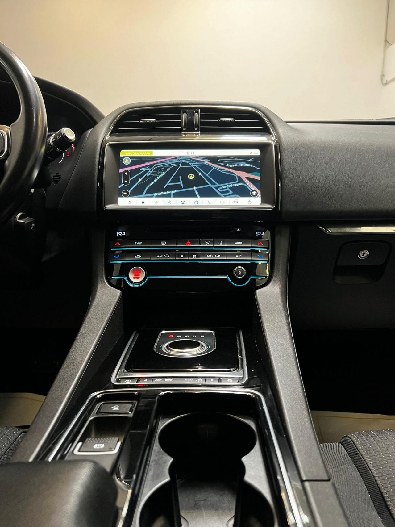 Jaguar F-Pace 2.0 D 180 CV AWD aut. Pure