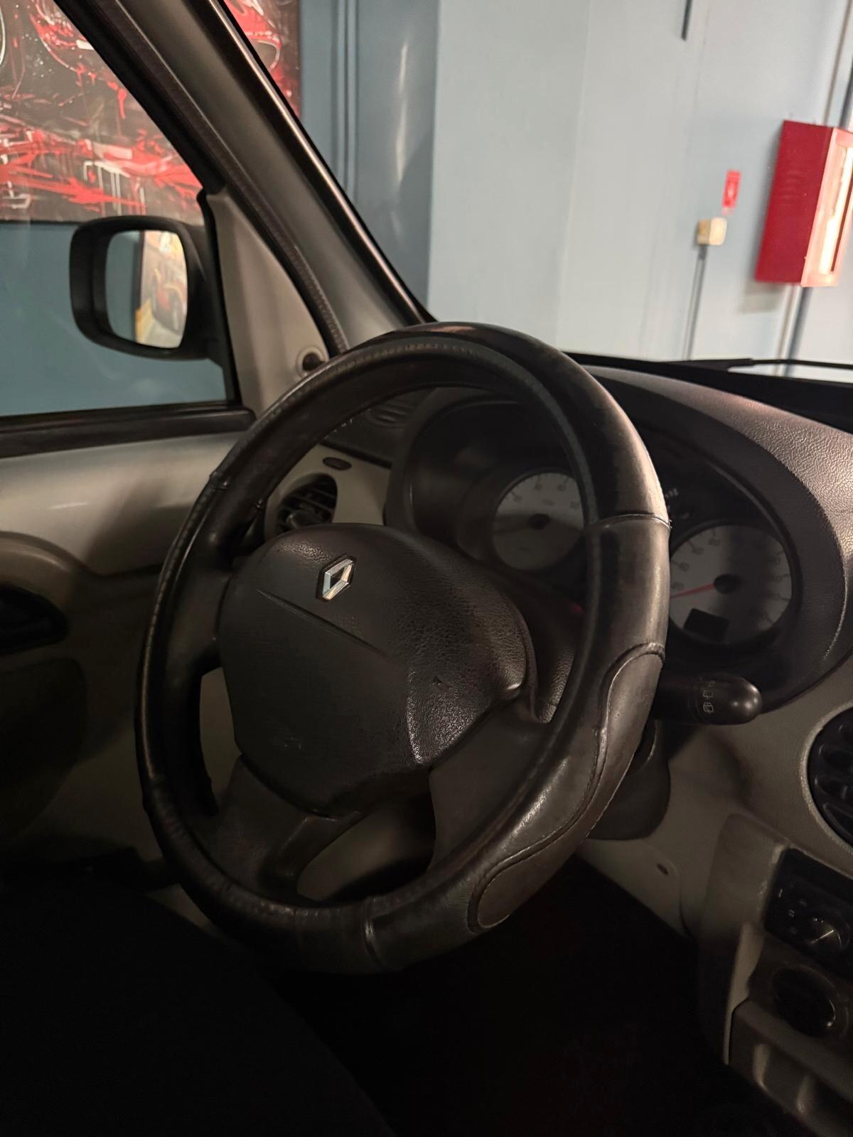 KANGOO BENZINA! ENTRA DENTRO MILANO