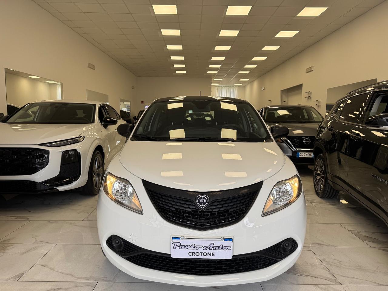 Lancia Ypsilon 1.0 FireFly 5 porte S&S Hybrid Ecochic Silver