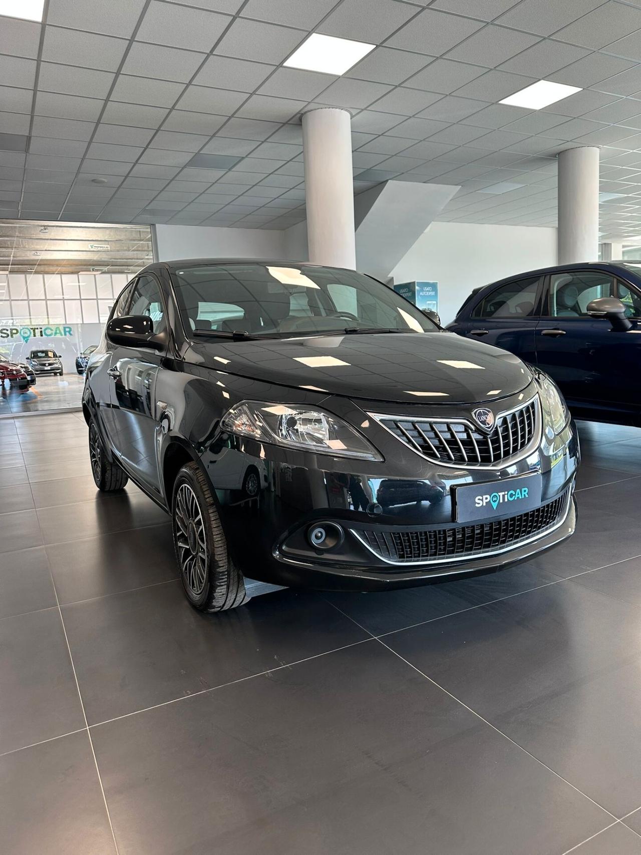 Lancia Ypsilon 1.0 FireFly 5 porte S&S Hybrid Platino