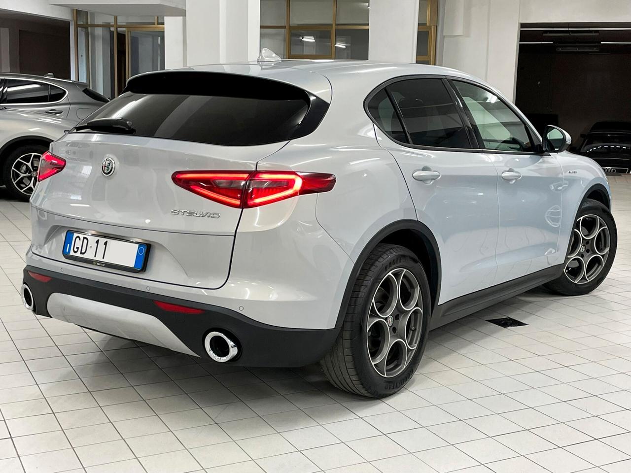 Alfa Romeo Stelvio 2.2 TD 160 CV SPORT-TECH CERCHI 19" VETRI SCURI