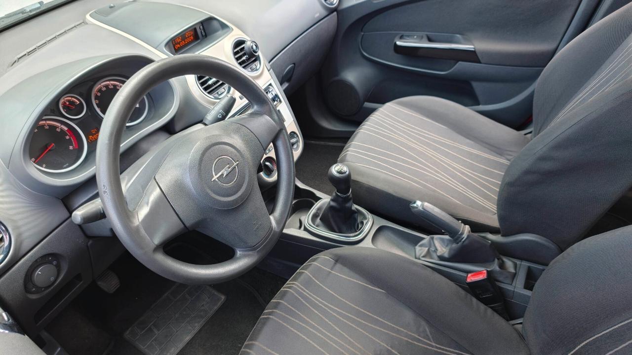 Opel Corsa 1.2 5 porte Cosmo