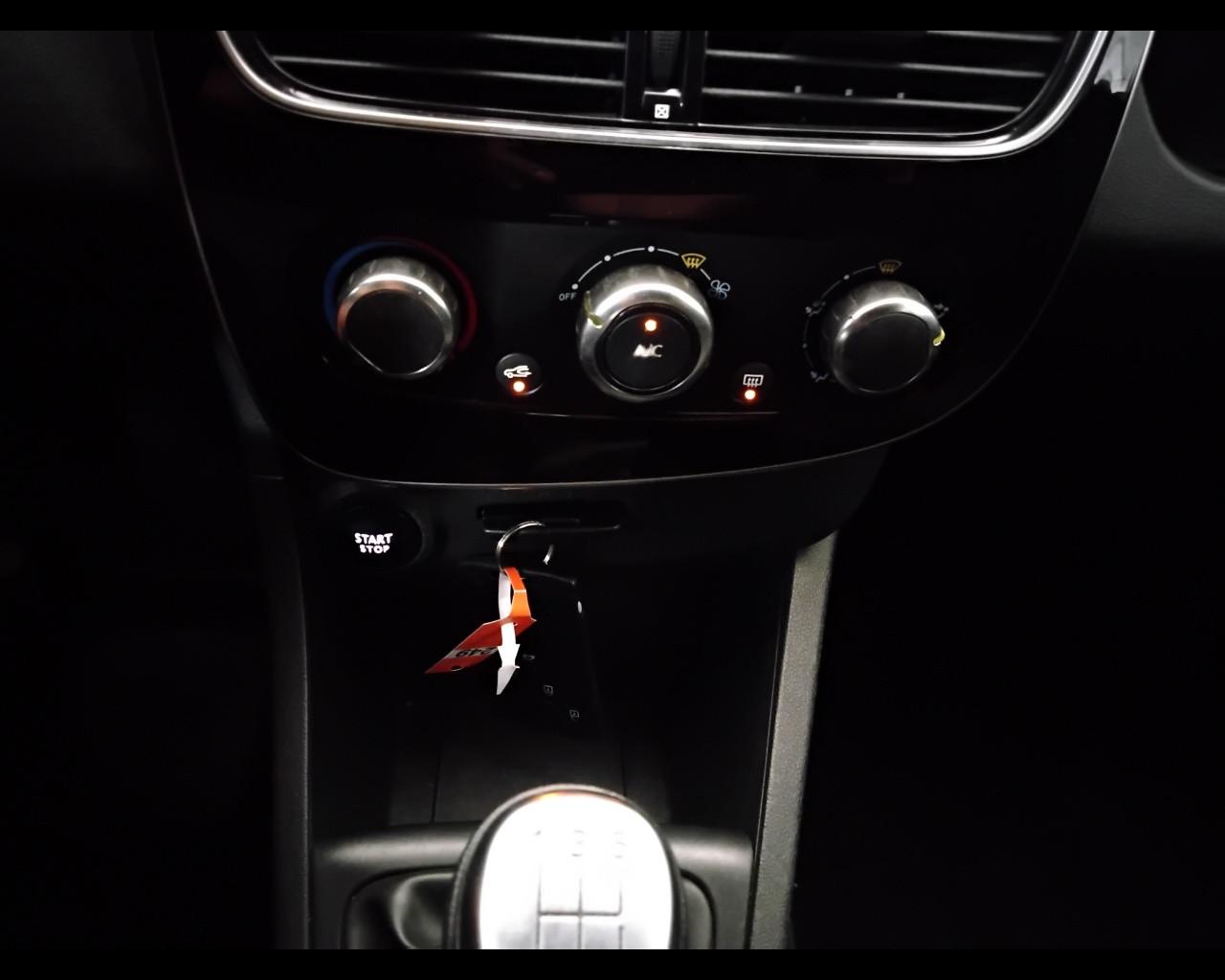 RENAULT Clio IV 2017 - Clio 0.9 tce energy Life Gpl 90cv