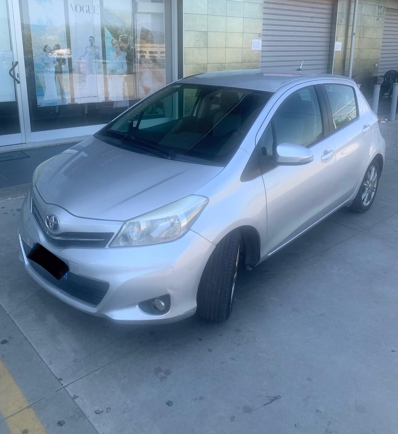 Toyota Yaris 1.3 5 porte Lounge 110000km