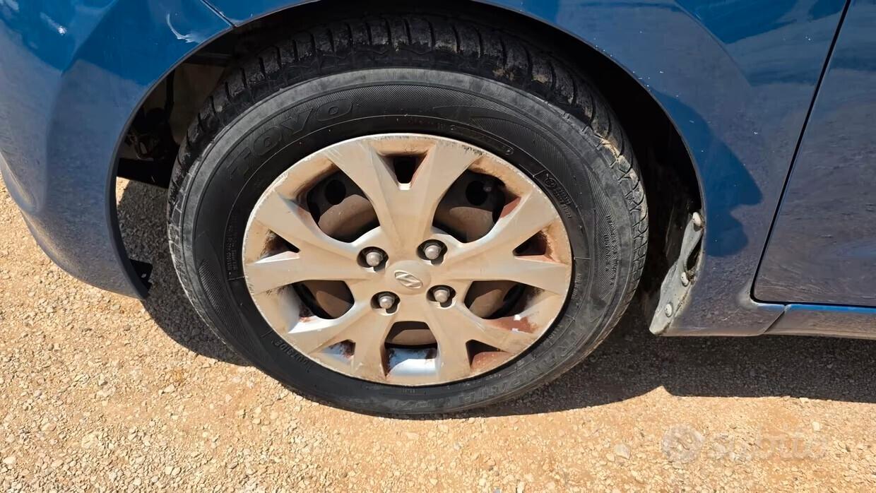 Hyundai i10 1.0 basis ( SOLO X COMMERCIANTI )