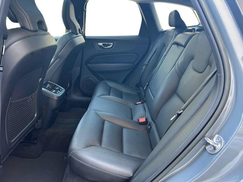 Volvo XC60 B4 197+14 CV AWD Mild Hybrid Diesel Automatico Ultimate Dark