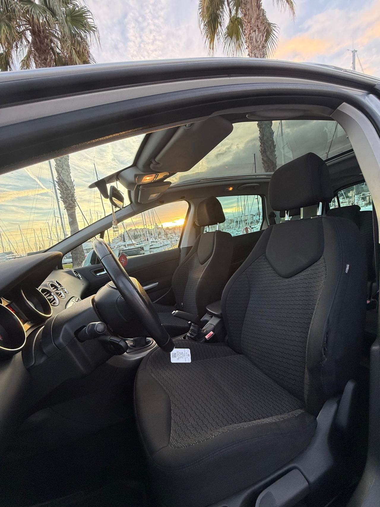 Peugeot 308 1.6 HDi 110CV 5p. Féline (6 Marce)