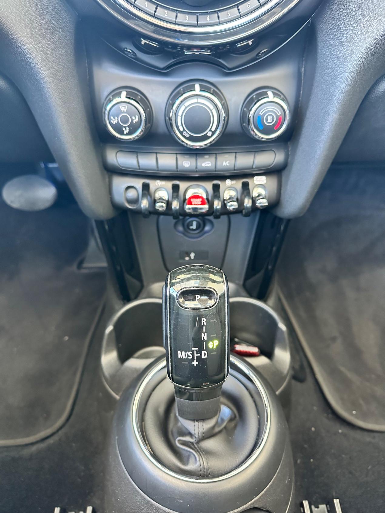 Mini Cabrio Cooper D 1.5 Twin Power Turbo DCT