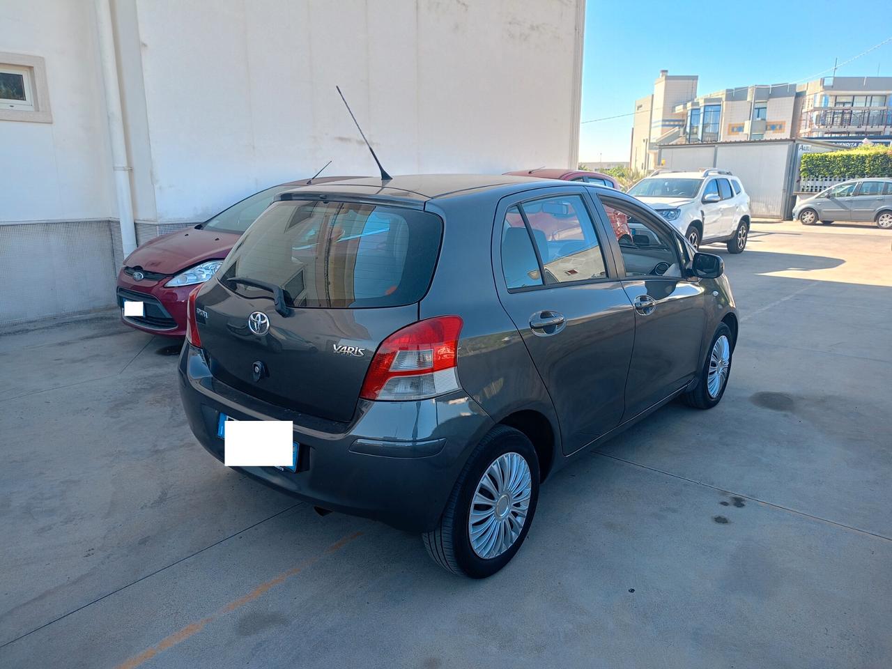 Toyota Yaris 1.300 5 porte