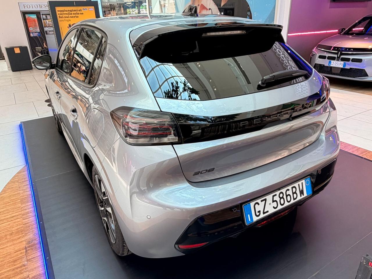 Peugeot 208 PureTech 100 Stop&Start 5 porte2