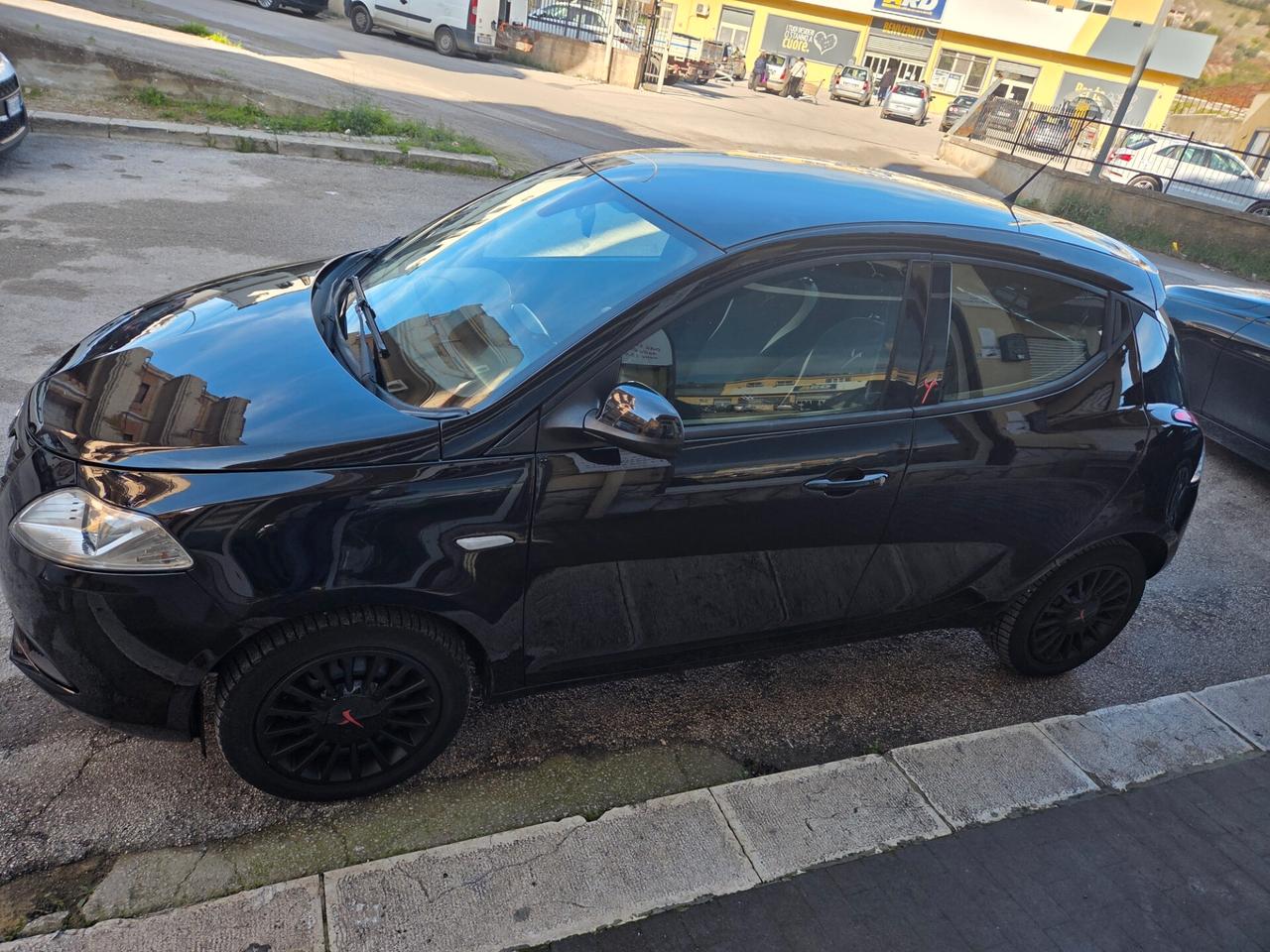 LANCIA YPSILON 1.2 BENZINA 70 CV GPL KM 99000 CERTIFICATI