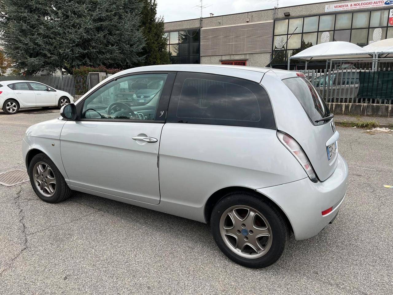 Lancia Ypsilon 1.3 MJT 75 CV Argento