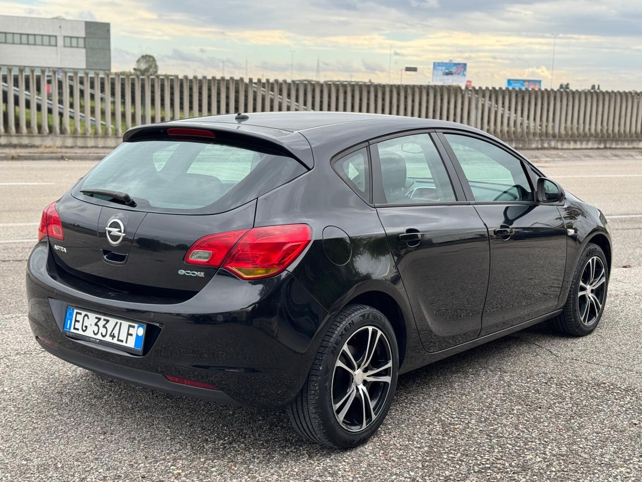 Opel Astra 1.3 CDTI 95CV 5 porte Cosmo