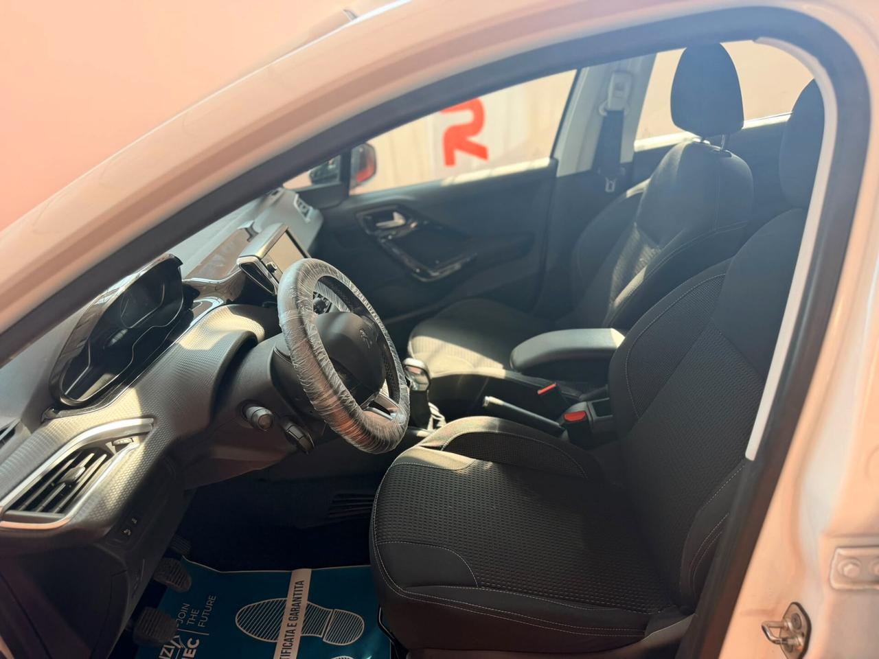 Peugeot 208 BlueHDi 100 5 porte Allure