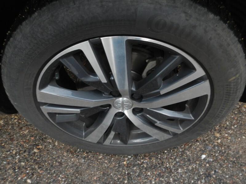 Peugeot 3008 BlueHDi 130 EAT8 ALLURE 2021