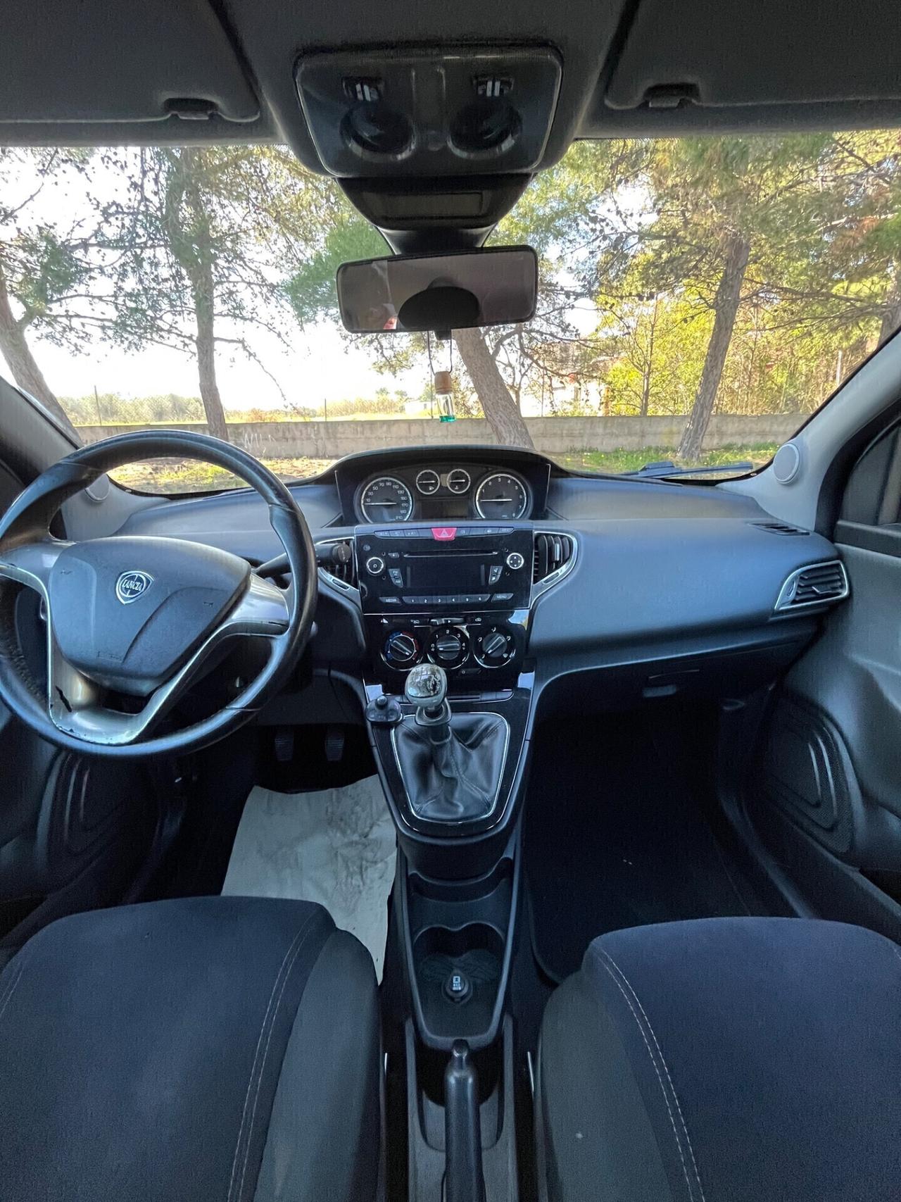 Lancia Ypsilon 1.2 69 CV 5 porte S&S Silver