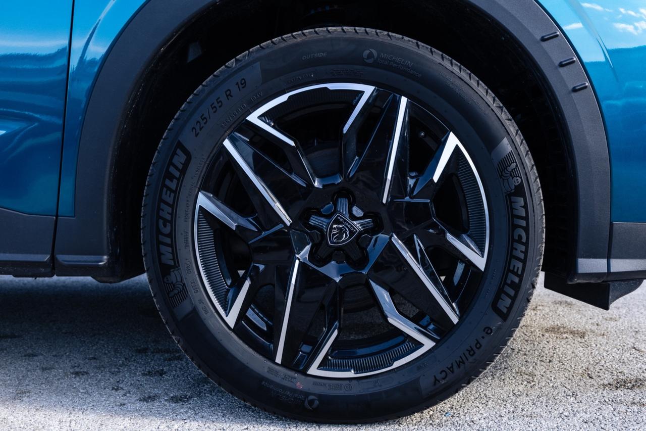 PEUGEOT 3008 Allure – Hybrid 136 CV e-DCS6 – KM0