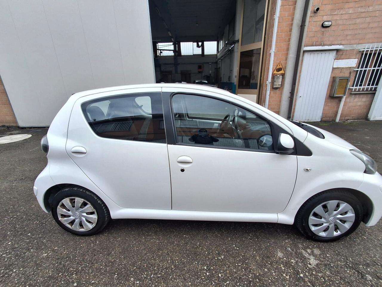 Toyota Aygo 1.0 12V VVT-i 5 porte Cool Soda Connect