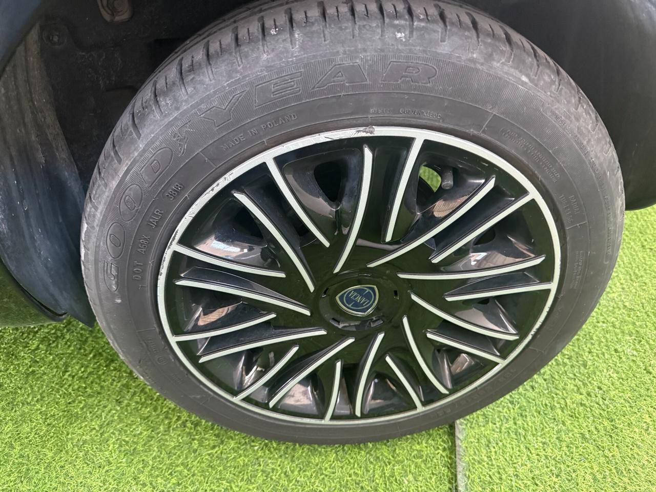 Lancia Ypsilon 1.0 FireFly 5 porte S&S Hybrid Oro