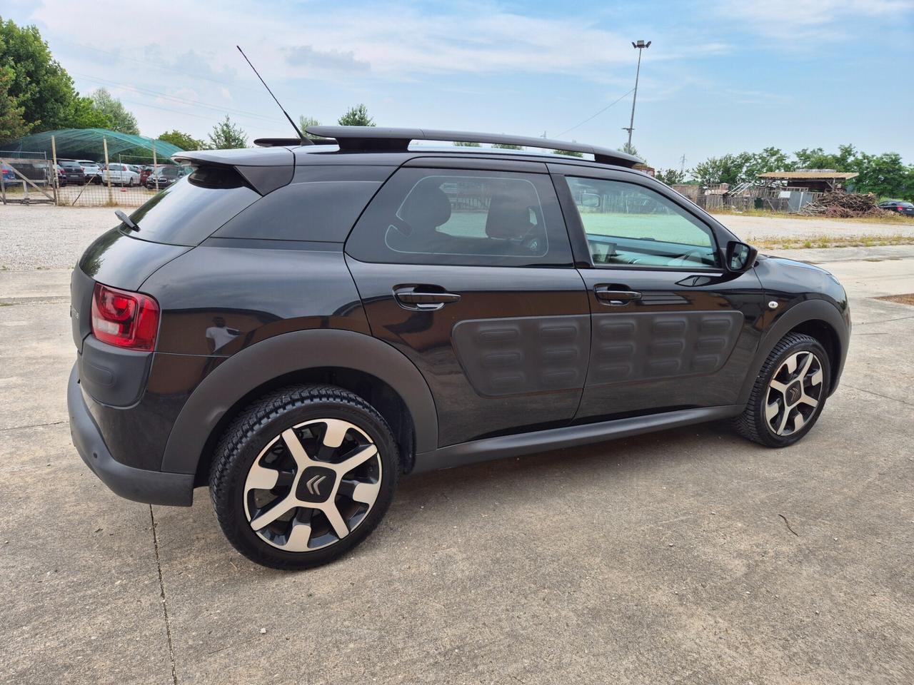 Citroen C4 Cactus BlueHDi 100 Shine