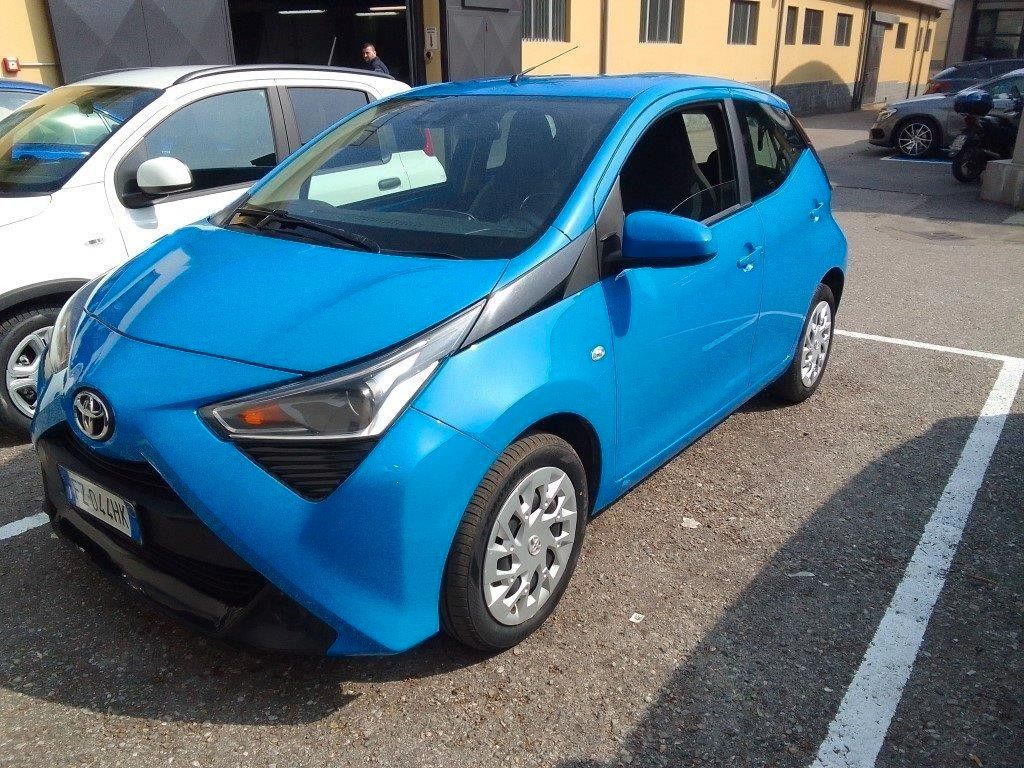 Toyota Aygo Connect 1.0 VVT-i 72 CV 5 porte x-play