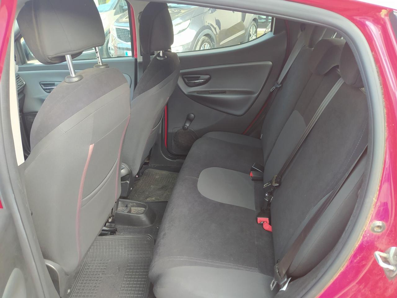 Lancia Ypsilon 1.2 69 CV 5 porte Silver Neopatentati SOLO 89000 KM