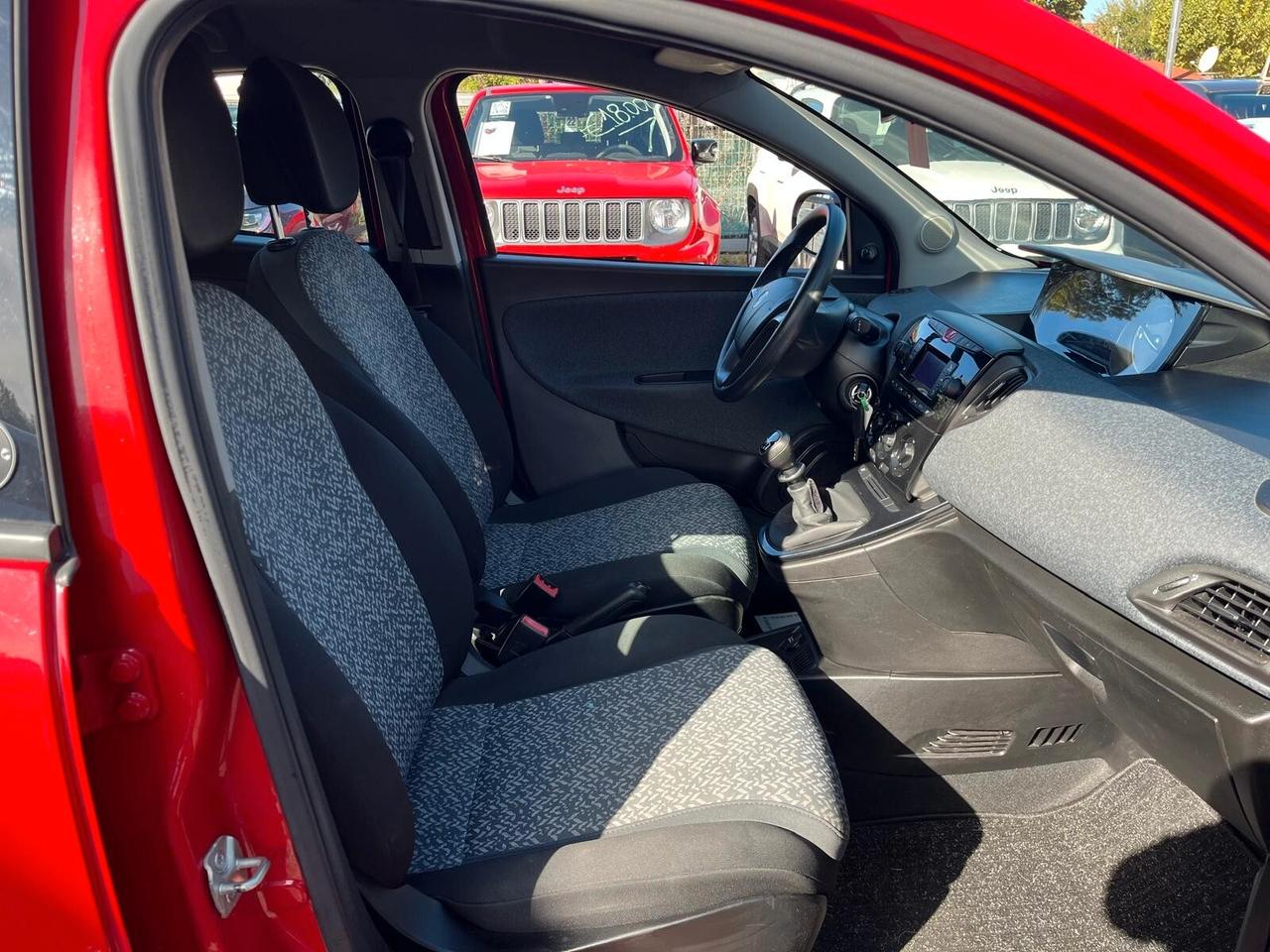 Lancia Ypsilon 1.0 FireFly 5 porte S&S Hybrid Ecochic Silver