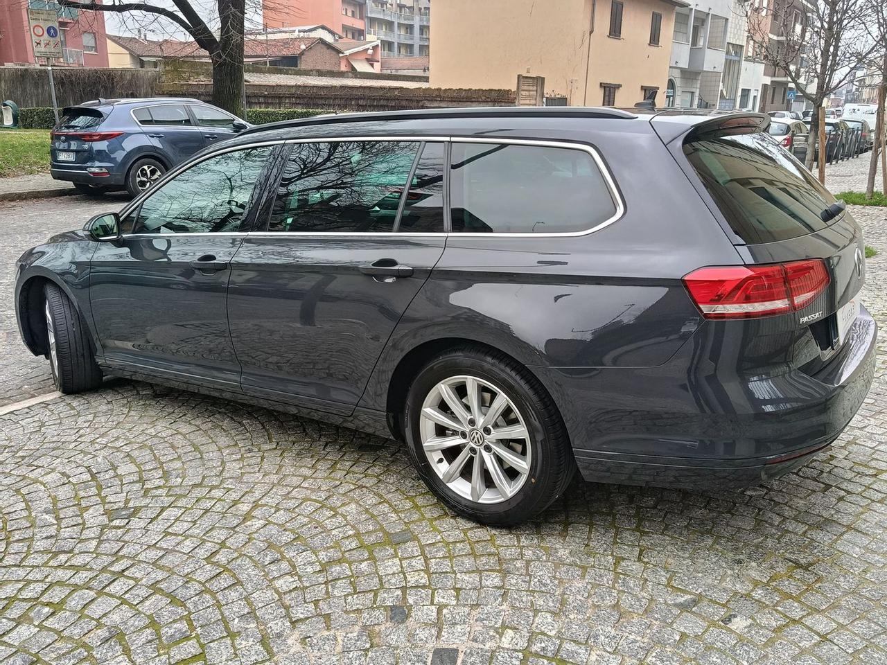 Volkswagen Passat Business 2.0 TDI #9251