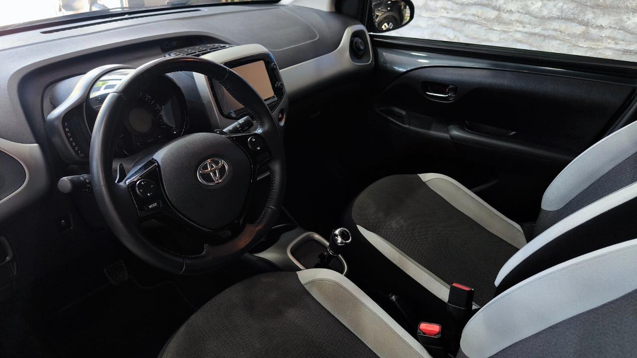 Toyota Aygo 1.0 VVT-i 69 CV 5 porte x-business MMT