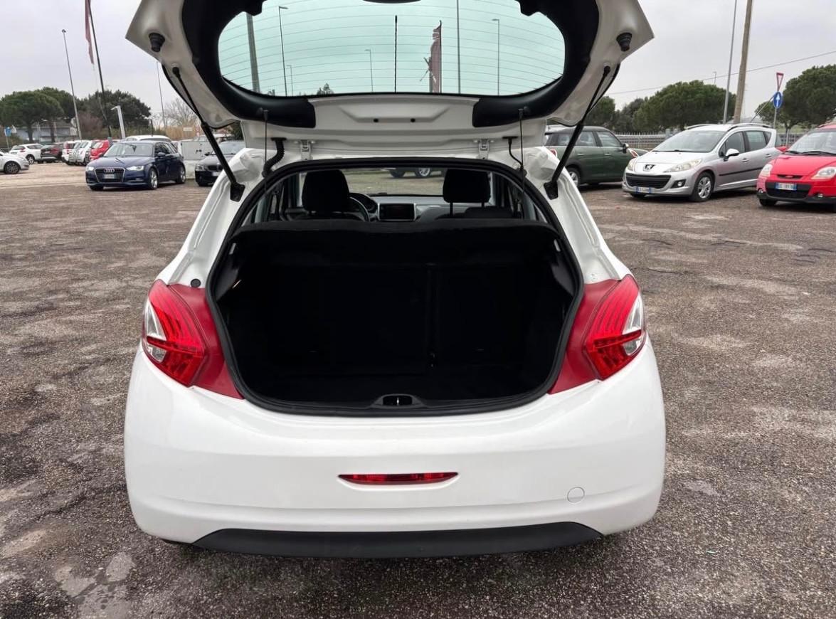 Peugeot 208 1.4 HDi 68 CV 5 porte Allure