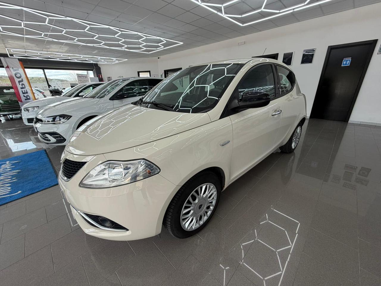 Lancia Ypsilon 1.2 69 CV 5 porte Gold