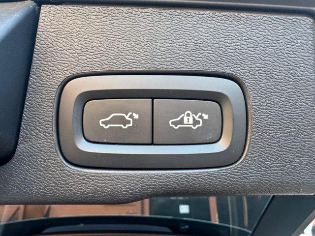 VOLVO XC60 B4(d) 197CV AUT. Mom.Core (AUTOCARRO N1)