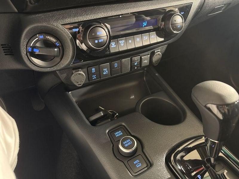 Toyota Hilux 2.8 D-4D A/T 4WD 48V 4 porte Double Cab Invincible