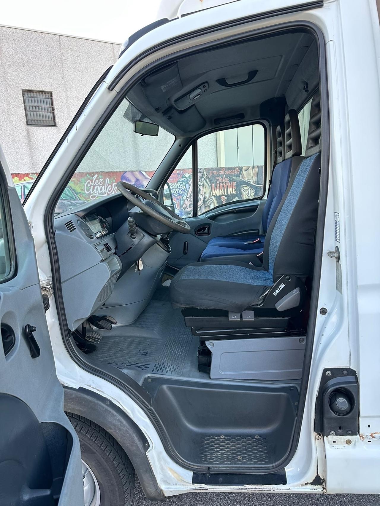 Iveco 35c15 con pedana