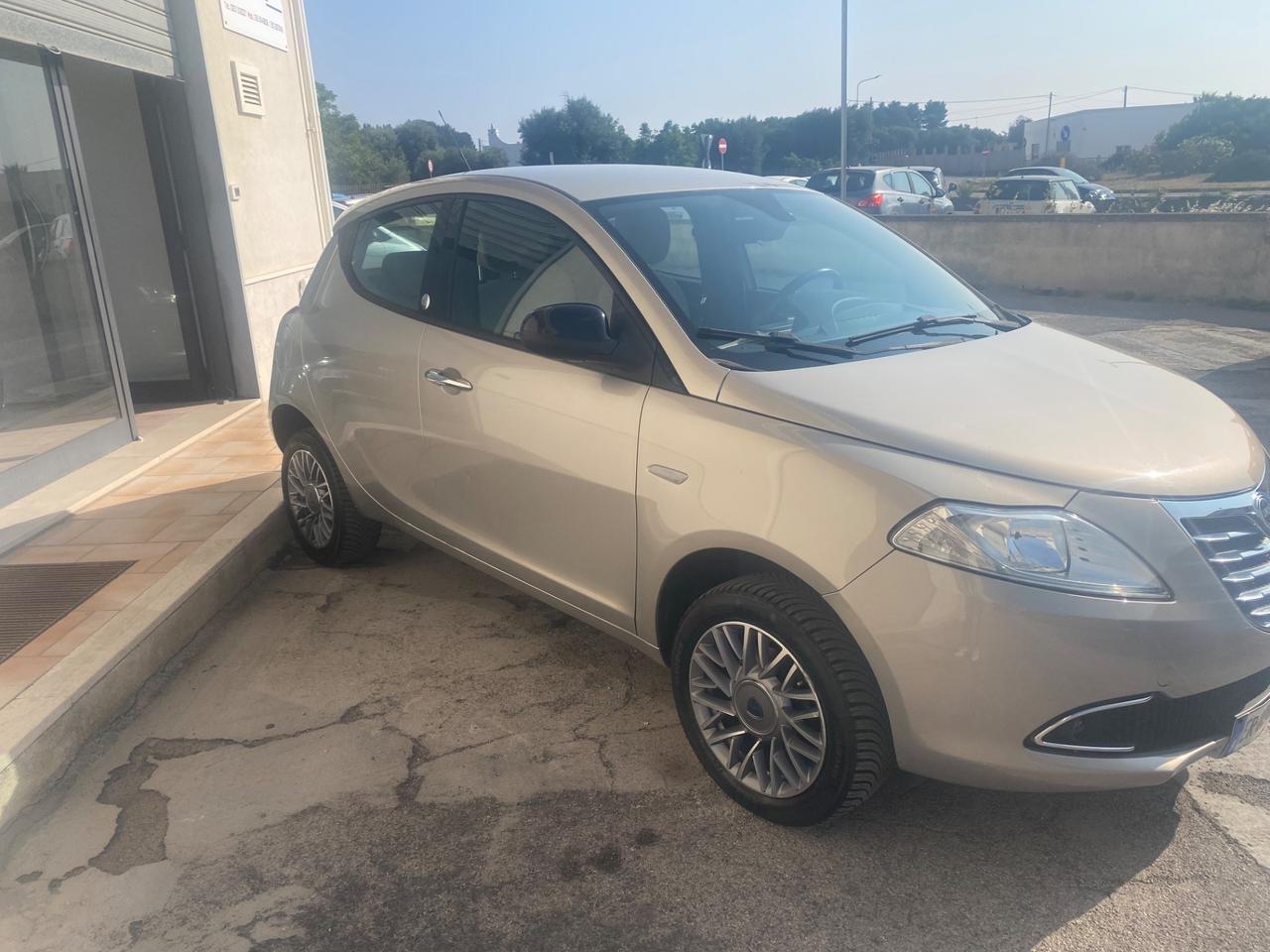Lancia Ypsilon 0.9 TwinAir 85 CV 5 porte Metano Ecochic Gold