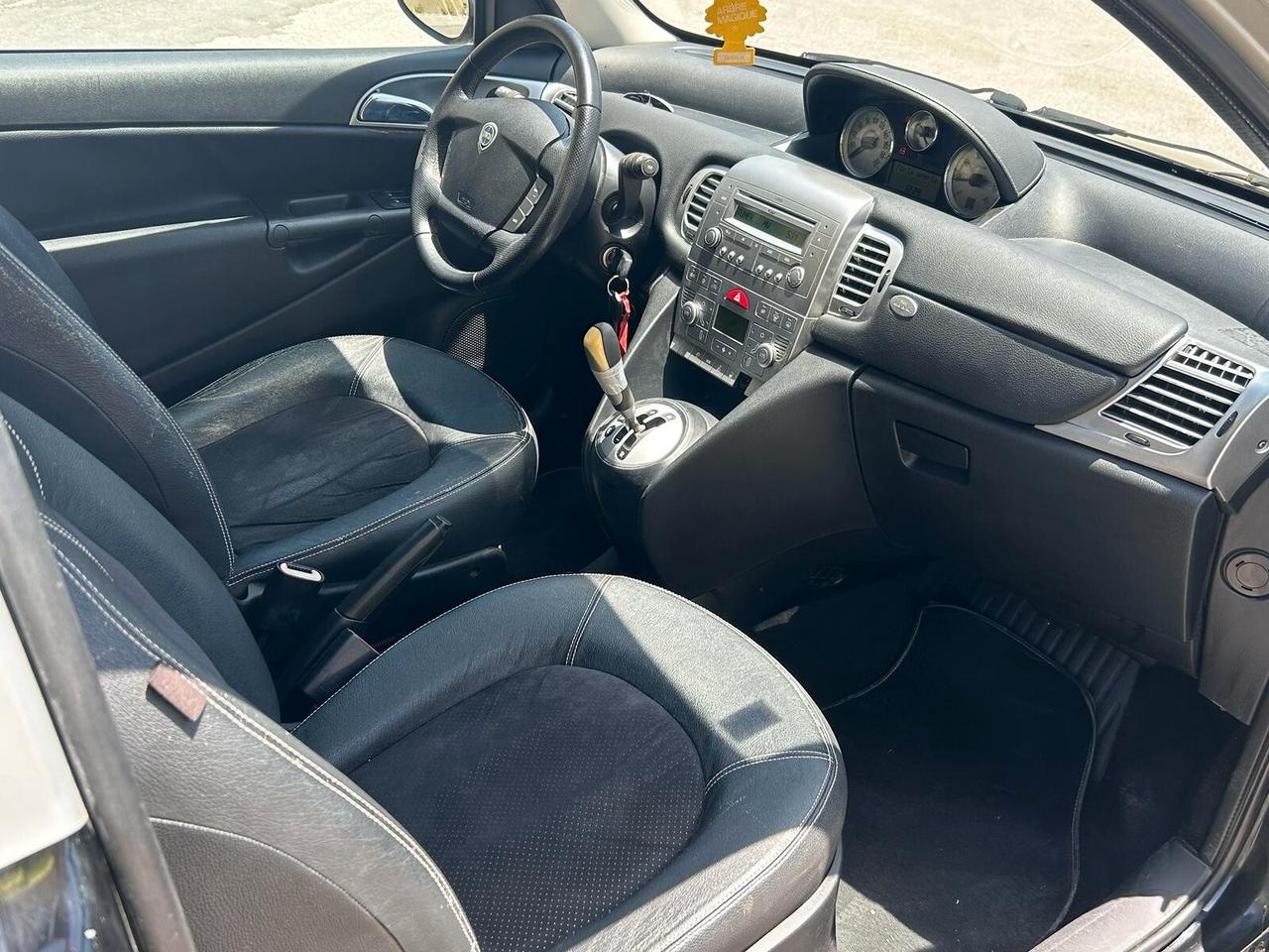 Lancia Ypsilon 1.3 MJT 75 CV Platino