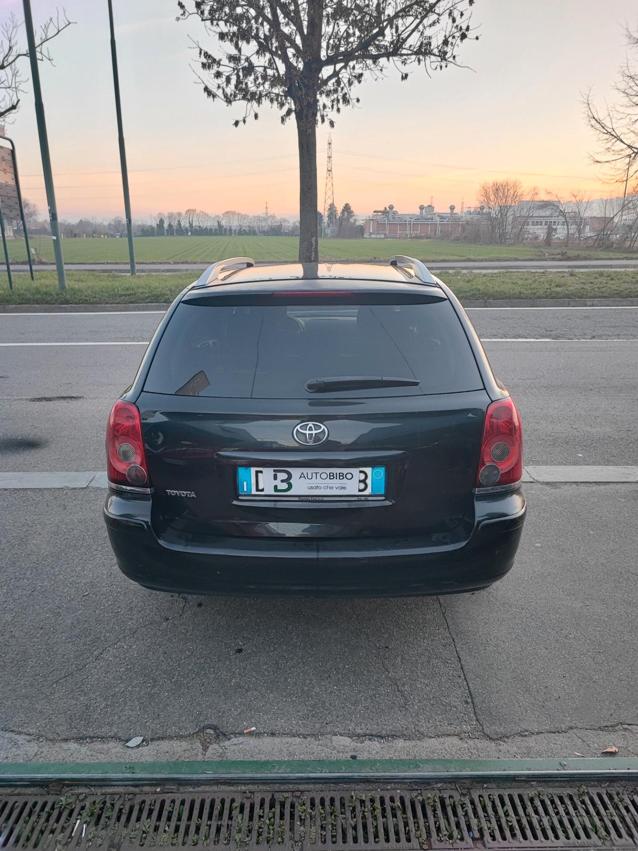 Toyota Avensis 2.0 D-4D 16V Station Wagon