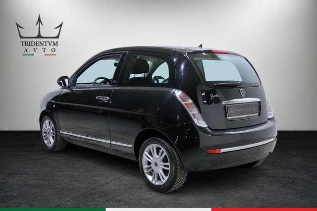 Lancia Ypsilon 1.2 8v Unyca