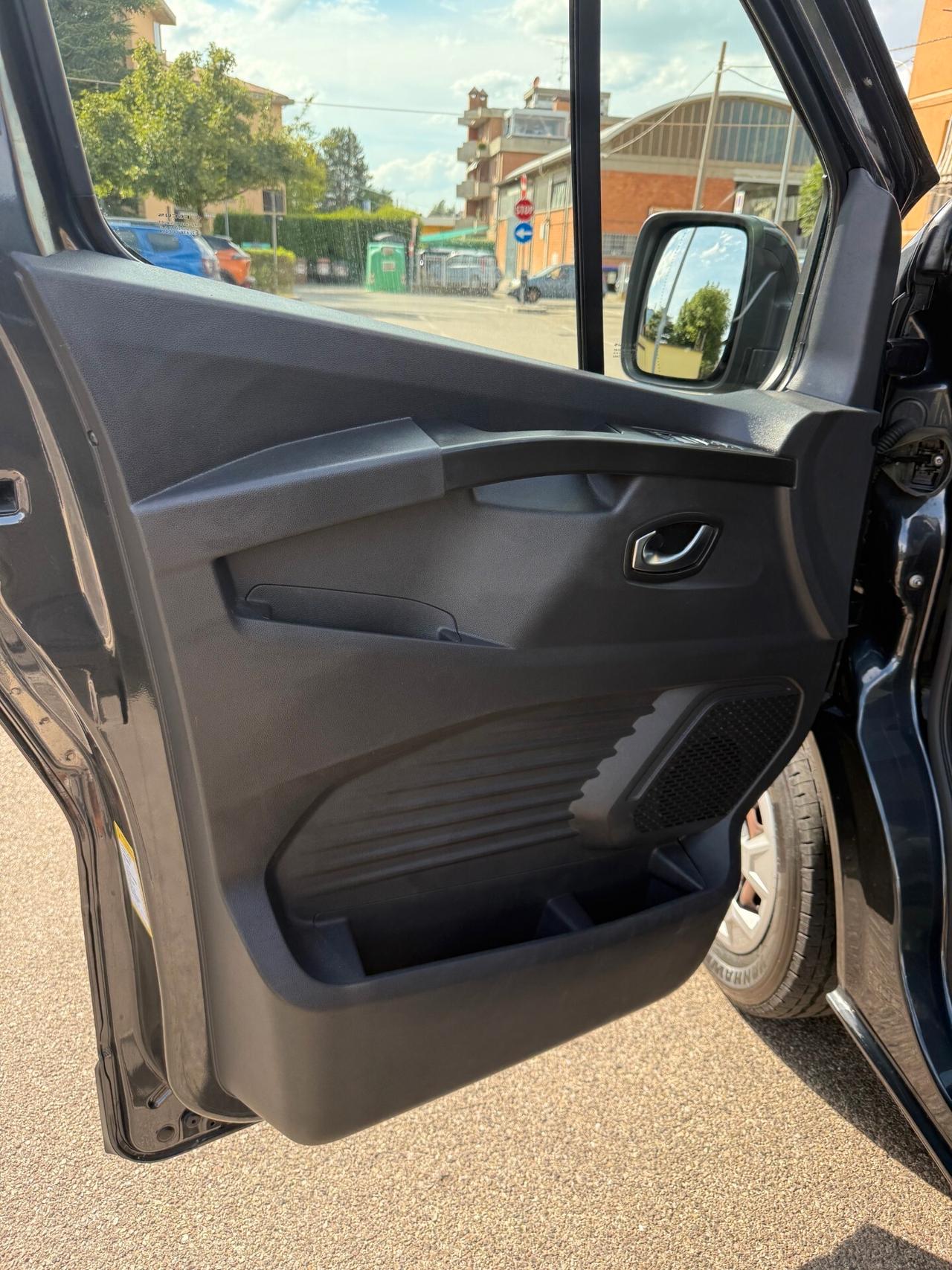 Renault Trafic 2.0 dCi - 9 POSTI - 12 MESI DI GARANZIA