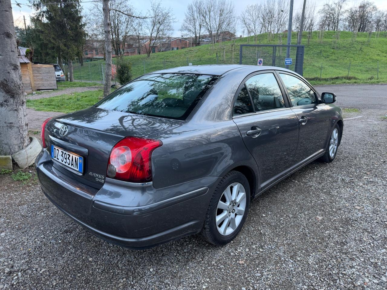 Toyota Avensis 2.0 D-4D Sol