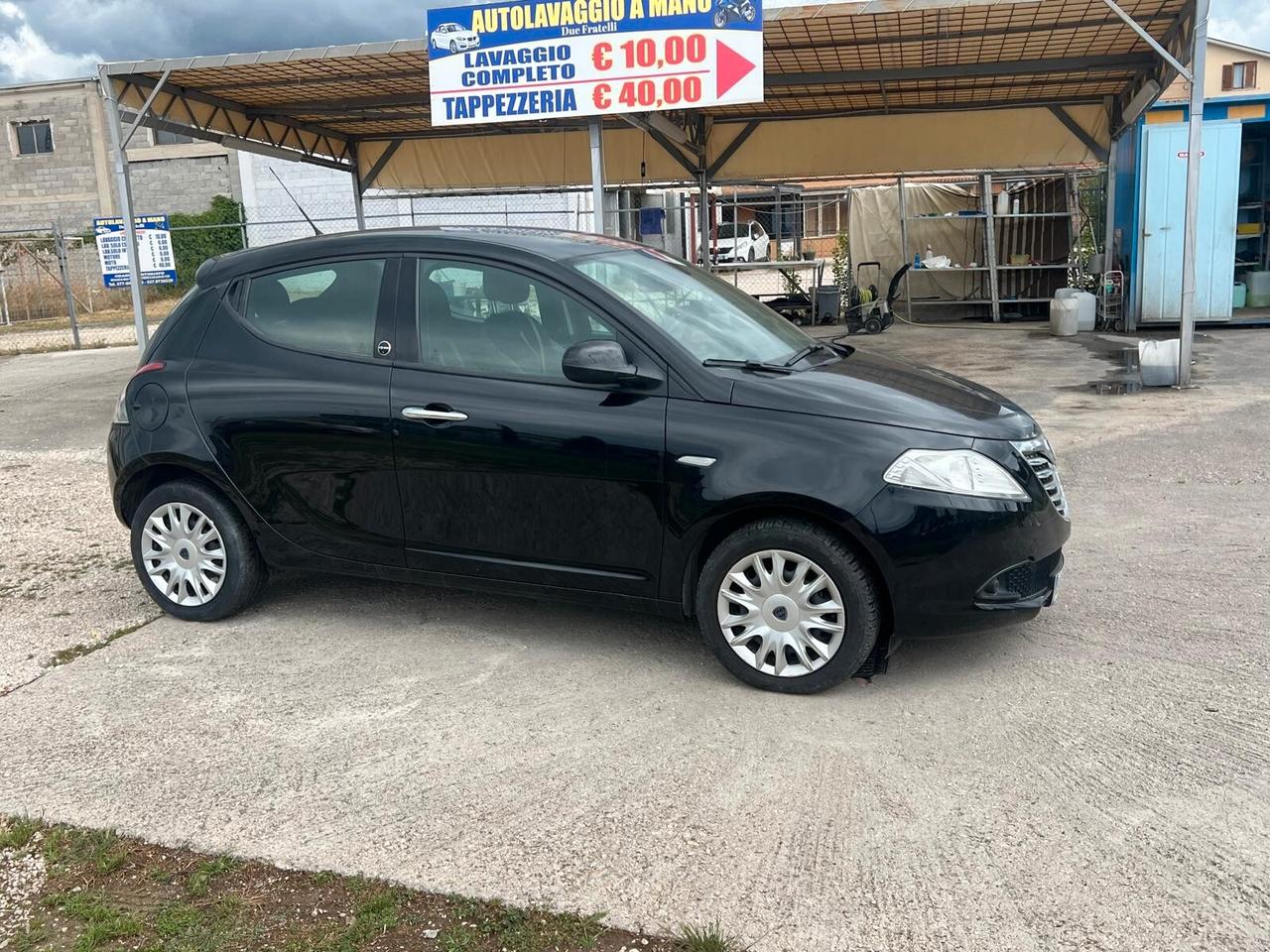 Lancia Ypsilon 1.2 69 CV 5 porte GPL Ecochic Gold