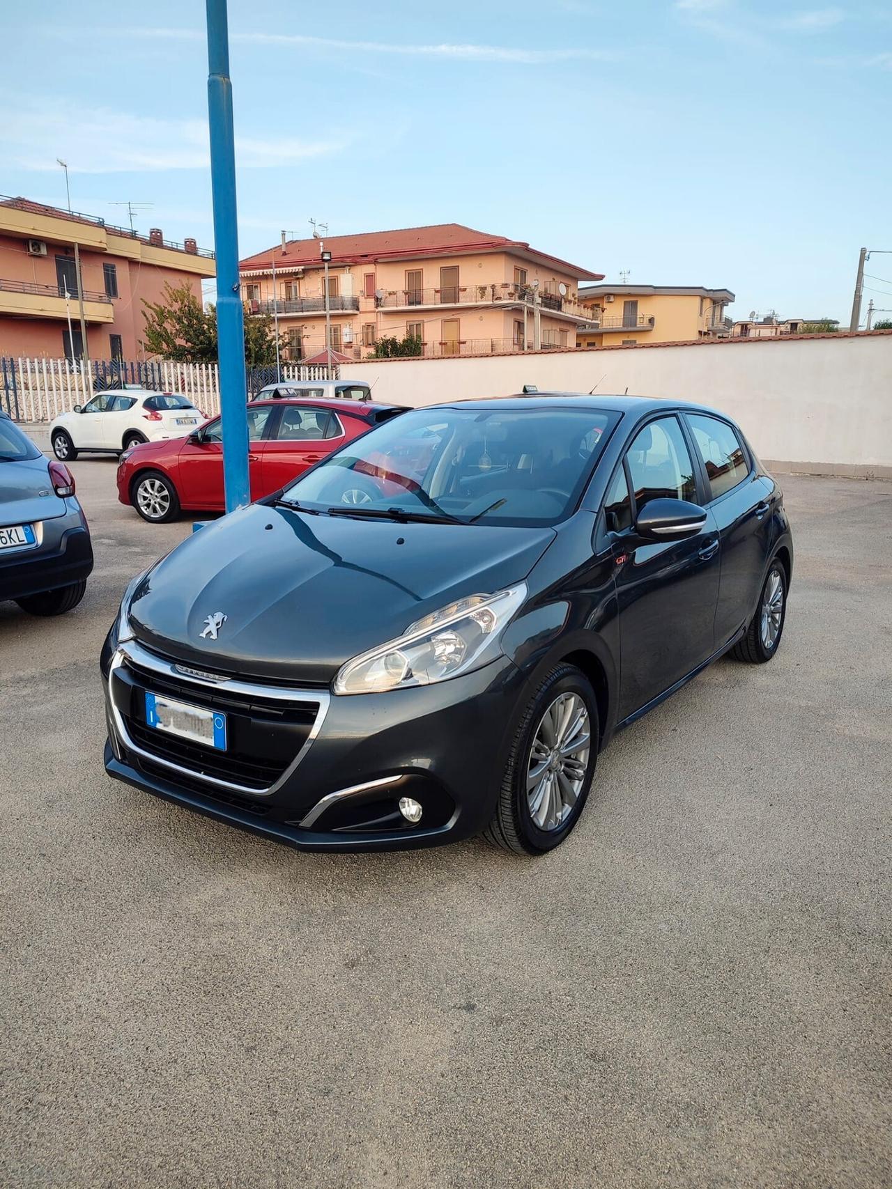 Peugeot 208 PureTech 82 5 porte Allure