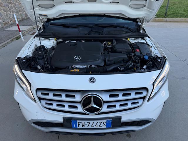 MERCEDES-BENZ GLA 180 PACK NIGHT+NAVI+FULL LED+R.CAM+PORT.ELETTRICO