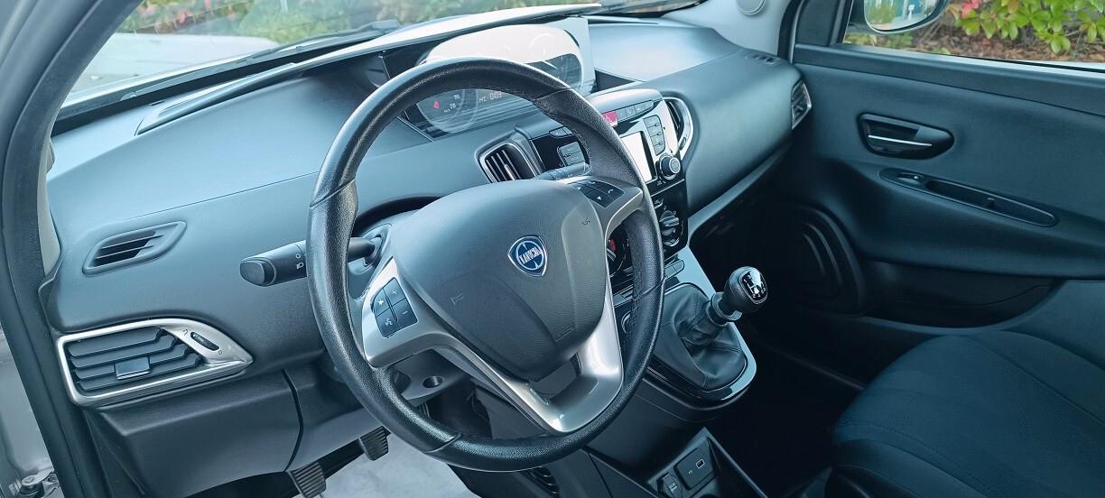 Lancia Ypsilon 1.0 FireFly 5 porte S&S Hybrid Ecochic Gold