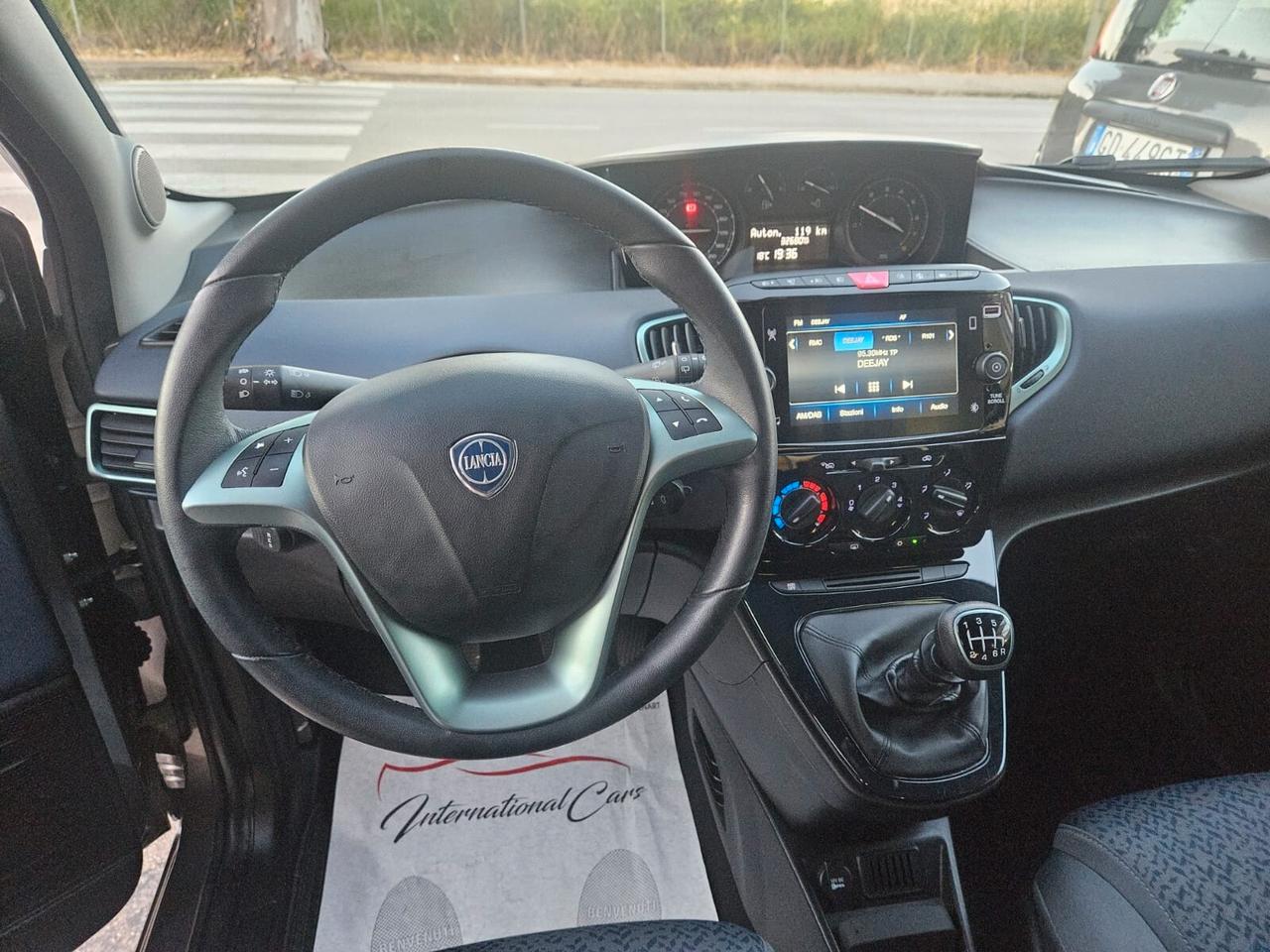 Lancia Ypsilon 1.0 Firefly Hybrid S&S GOLD 70CV