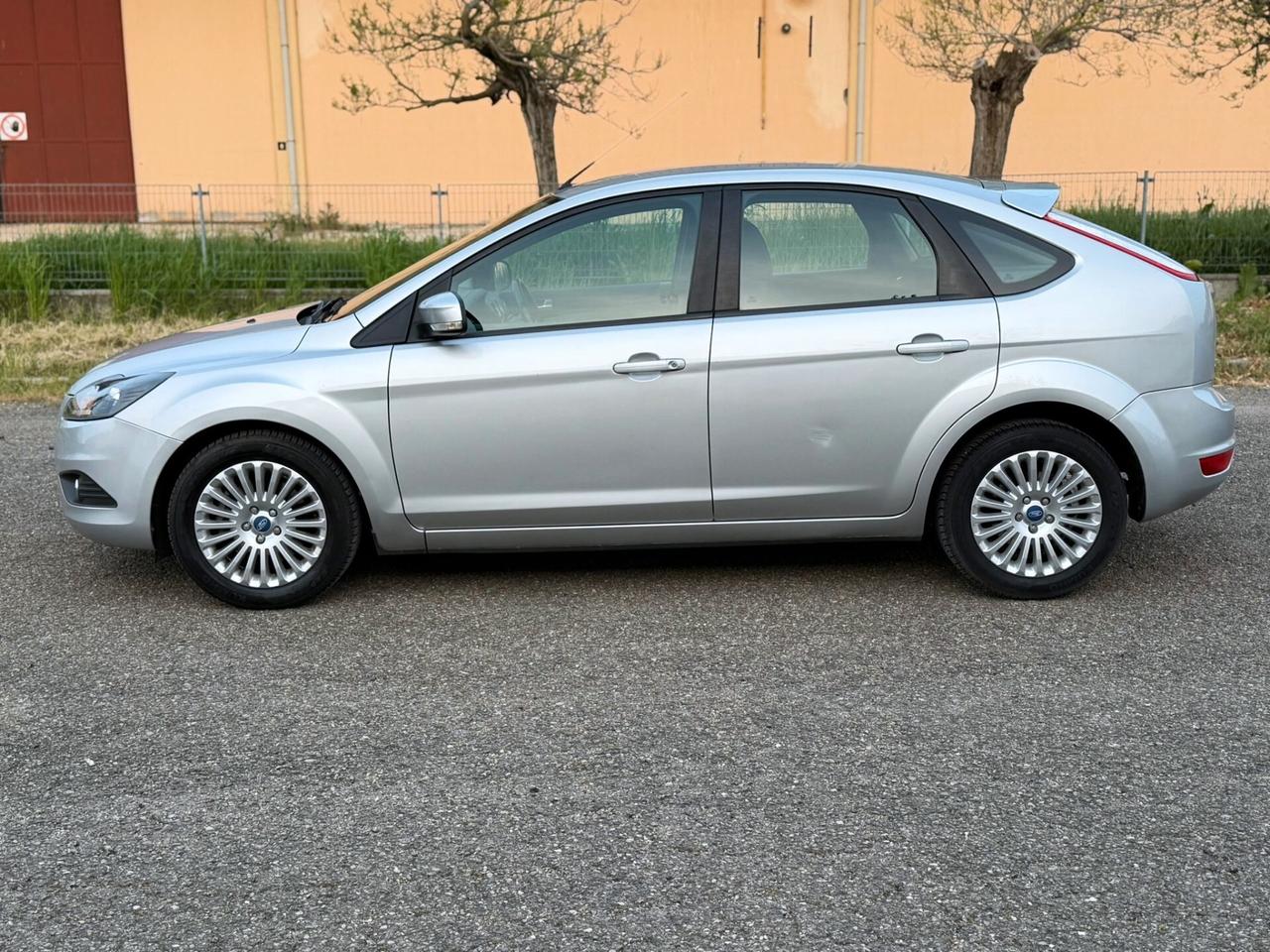 FORD FOCUS 2.0 TITANIUM BENZINA GPL 2030