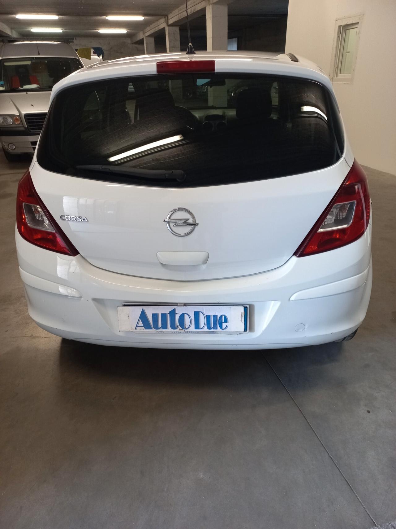 Opel Corsa 1.4 16V 5 porte Cosmo