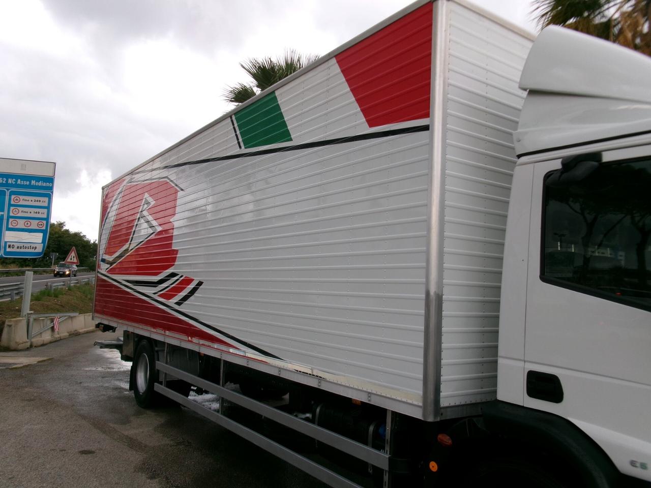 Iveco EUROCARGO 180/28 E6 FURGONE 9.60+ PEDANA **MOTORE NUOVO**