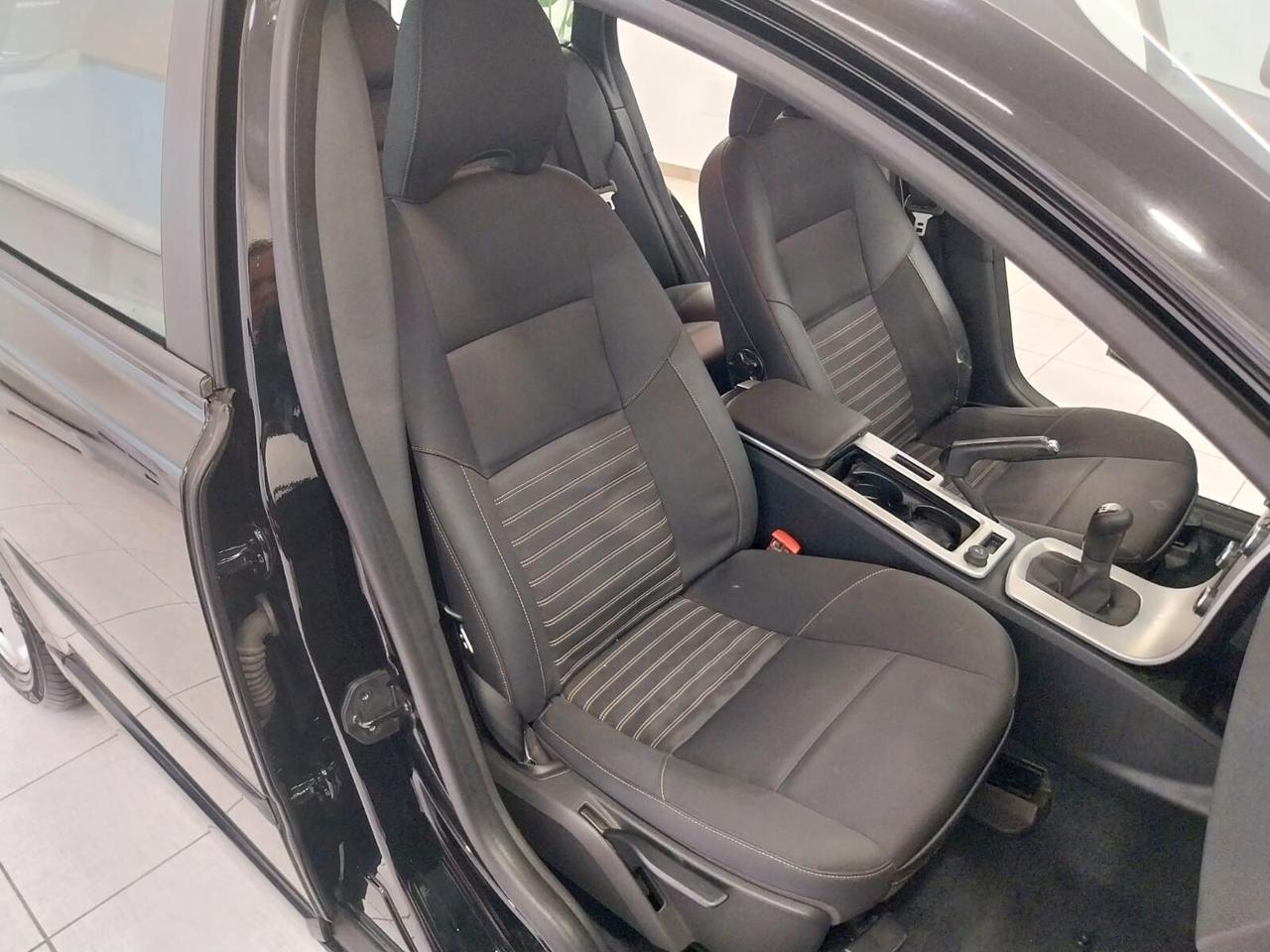 Volvo V50 2.0 150CV R-design 2011