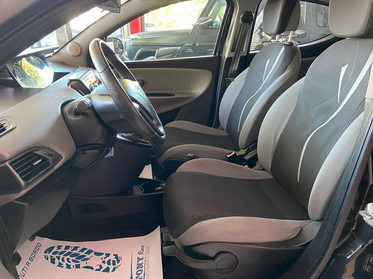 Lancia Ypsilon 1.2 69 CV 5 porte S&S Platinum